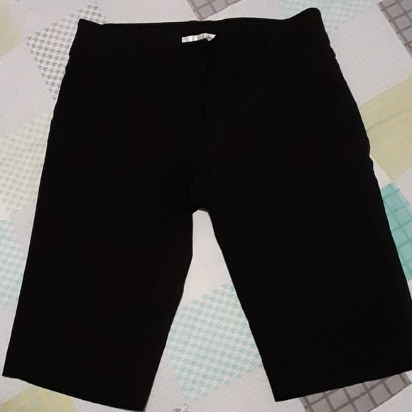 Shorts - Picture 2 of 5